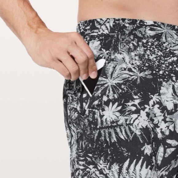 LULULEMON Pace Breaker Short 9" Linerless Men’s Shorts Canopy Ice Grey Black S - Picture 3 of 16